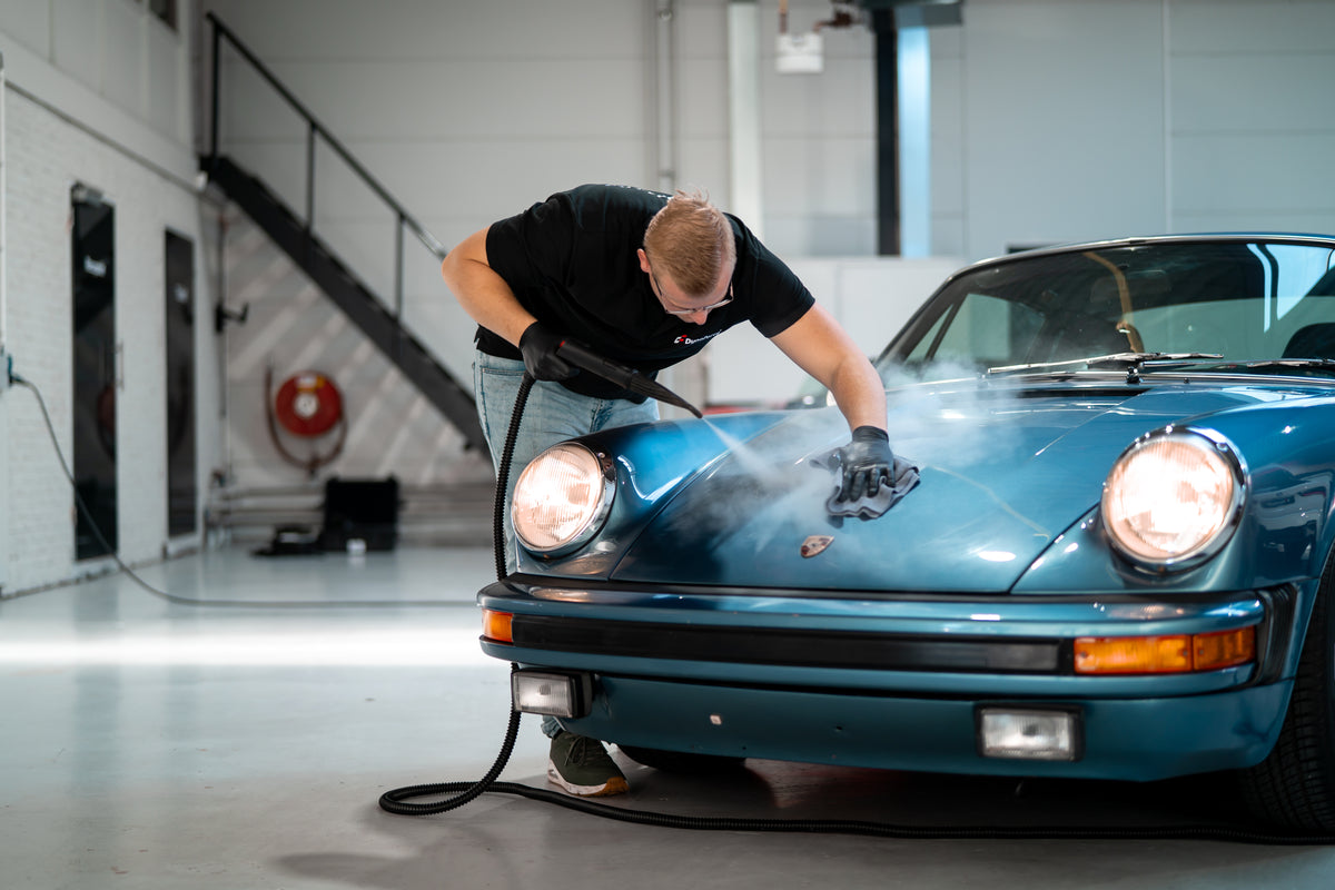 Detailing met stoom bij Porsche